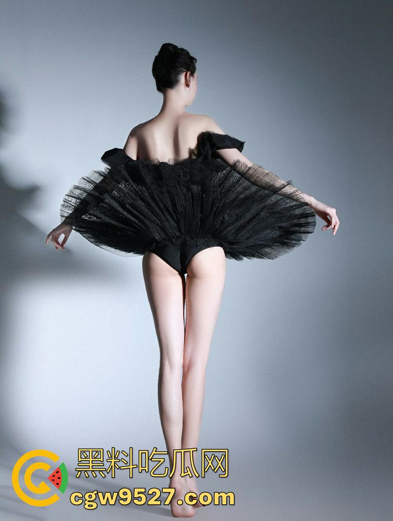 极品身材长腿舞蹈生，颜值清纯美腿性感诱人，跪地吃鸡女上位骑乘，无套爆操内射灌精！  第3张