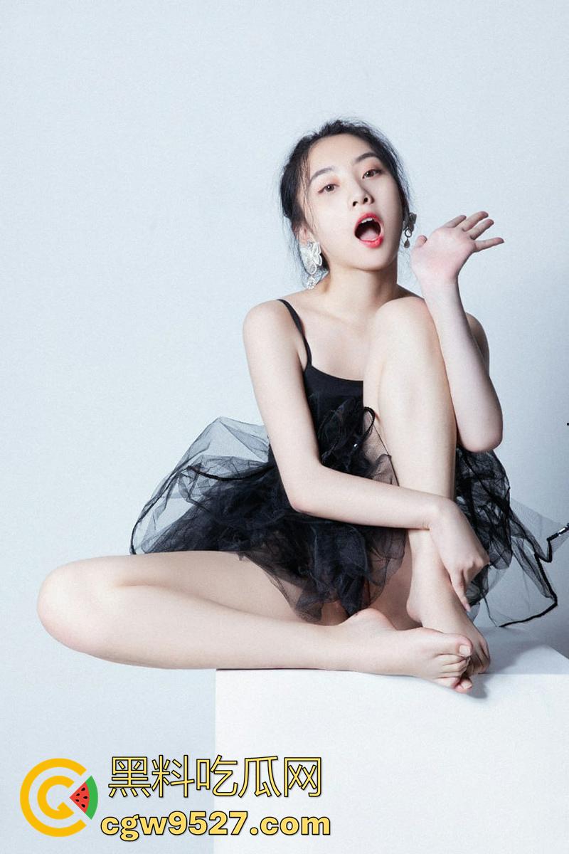 极品身材长腿舞蹈生，颜值清纯美腿性感诱人，跪地吃鸡女上位骑乘，无套爆操内射灌精！  第6张