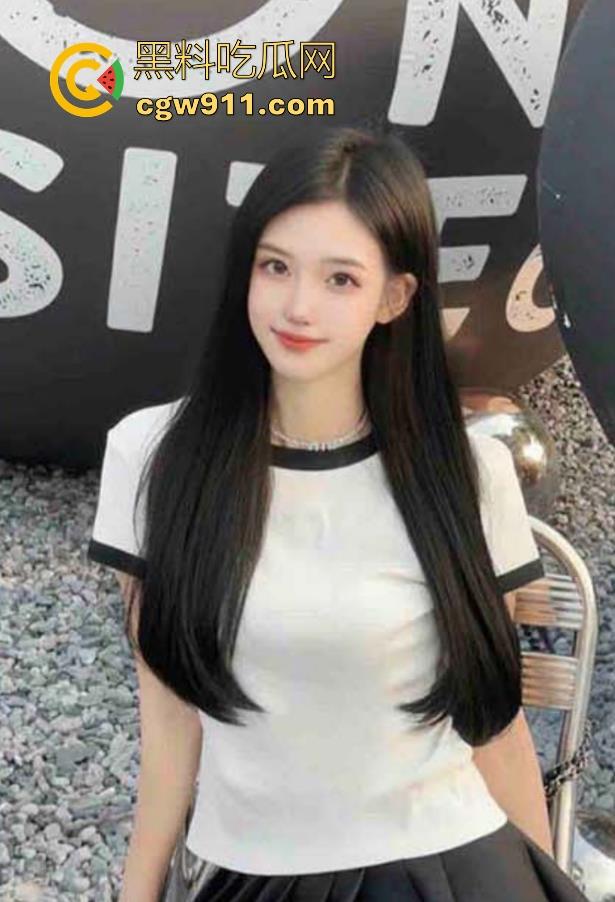 海角乱伦！制服骚姐黑丝足交，无套猛插花式做爱，每一次都到顶，激烈乘骑被肉到潮喷颤抖！  第1张