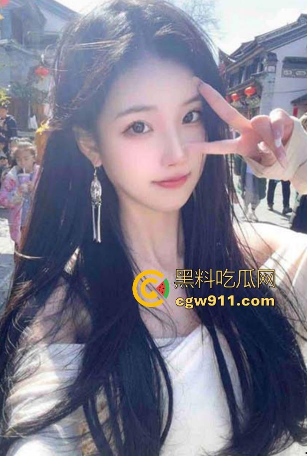 海角乱伦！制服骚姐黑丝足交，无套猛插花式做爱，每一次都到顶，激烈乘骑被肉到潮喷颤抖！  第3张