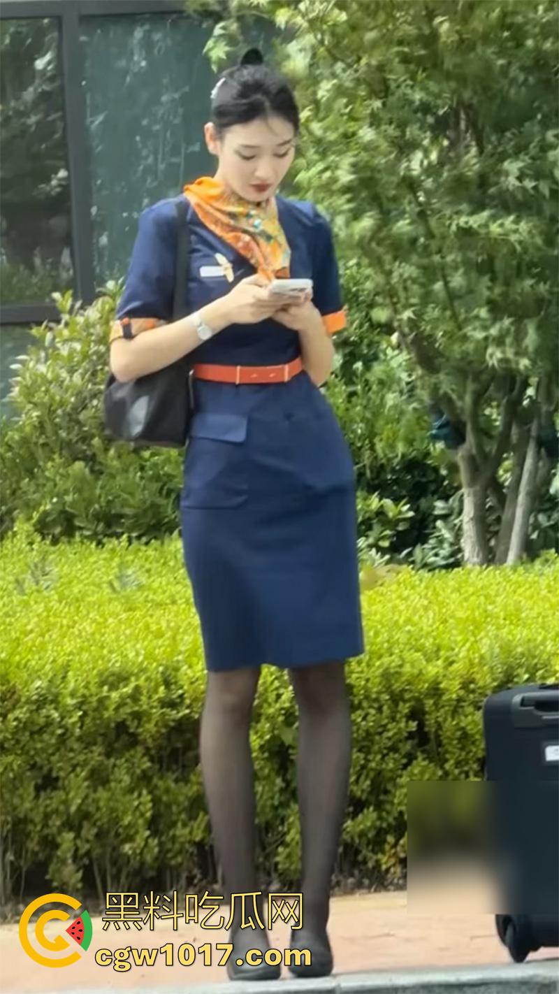 偷窥爱好者福利来袭，大神冒死偷拍空姐，日常生活曝光，真实窥视多角度宿舍日常，洗澡换衣服，娇嫩身躯蜜桃臀无限诱惑！  第1张