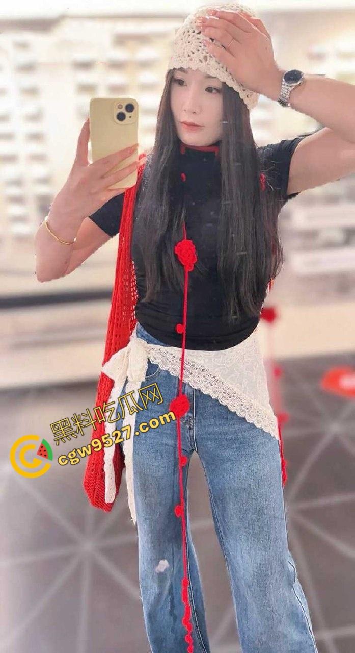 主题乐园NPC「蓝狐狸」婚内出轨榜一大姐!网恋撕逼、不雅视频满天飞,百万粉丝大咖背后的故事 第11张 主题乐园NPC「蓝狐狸」婚内出轨榜一大姐!网恋撕逼、不雅视频满天飞,百万粉丝大咖背后的故事 第11张