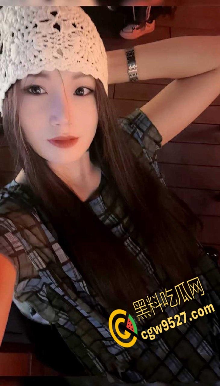 主题乐园NPC「蓝狐狸」婚内出轨榜一大姐!网恋撕逼、不雅视频满天飞,百万粉丝大咖背后的故事 第13张 主题乐园NPC「蓝狐狸」婚内出轨榜一大姐!网恋撕逼、不雅视频满天飞,百万粉丝大咖背后的故事 第13张