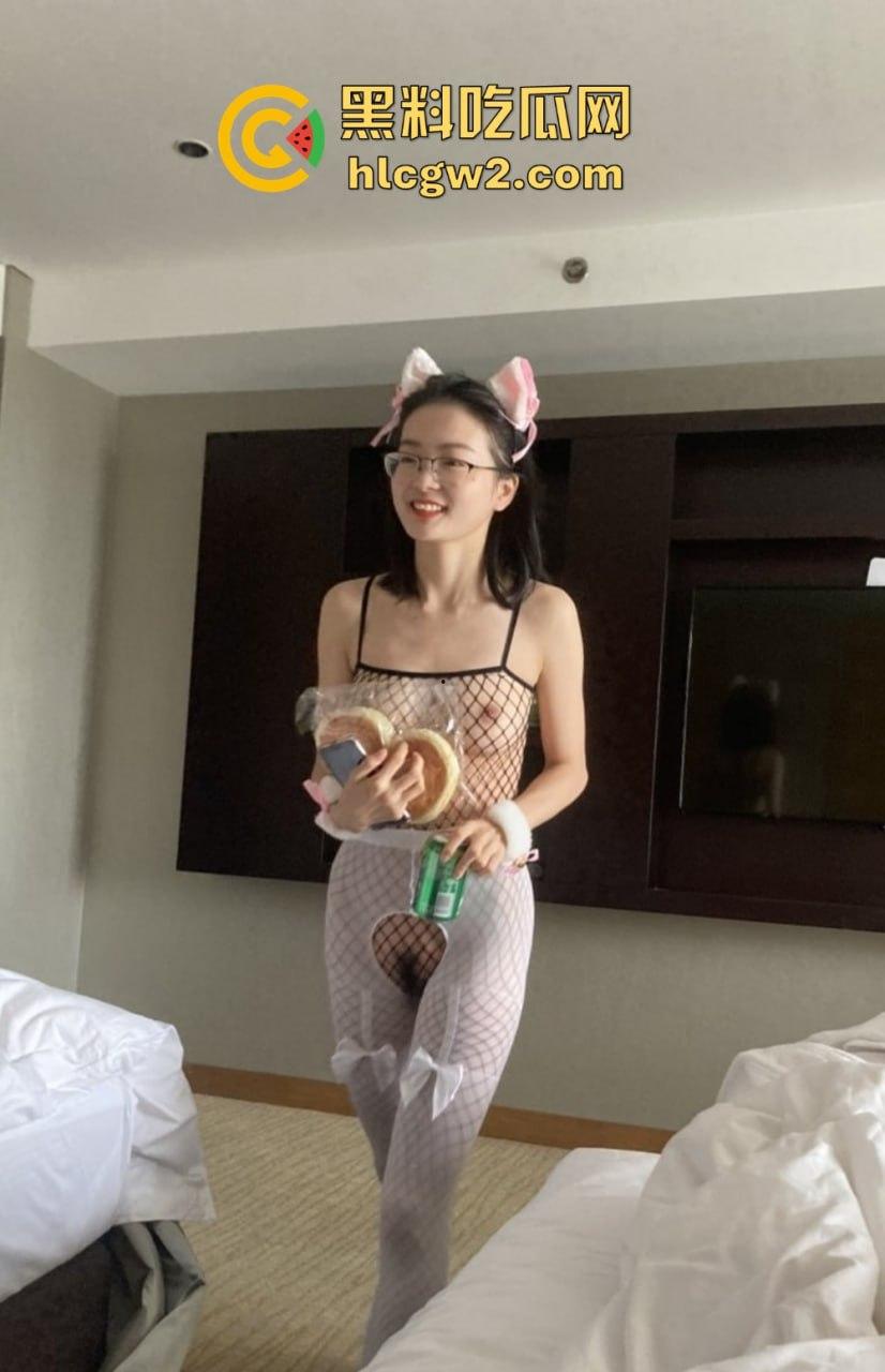 北京新晋绿帽男上线，爱玩刺激却挑剔！自家老婆被换妻大佬轮着享用，普通单男还不配上！  第4张