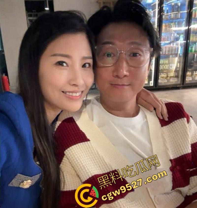 明星也淫乱!香港功夫巨星【洪金宝】儿媳【周家蔚】群交视频大曝光,1女V多男,画面真刺激 第7张 明星也淫乱!香港功夫巨星【洪金宝】儿媳【周家蔚】群交视频大曝光,1女V多男,画面真刺激 第7张