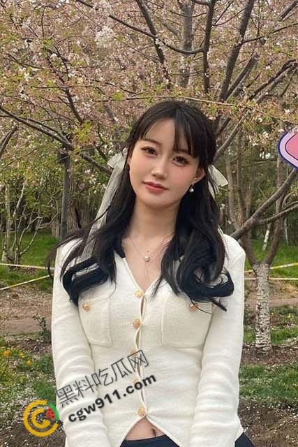 湖南骚妻【刘笑雨】激情榨精，枸杞都很难治好！苗条身材性感迷人，毒龙口交狂野诱惑，淫骚至极  第1张