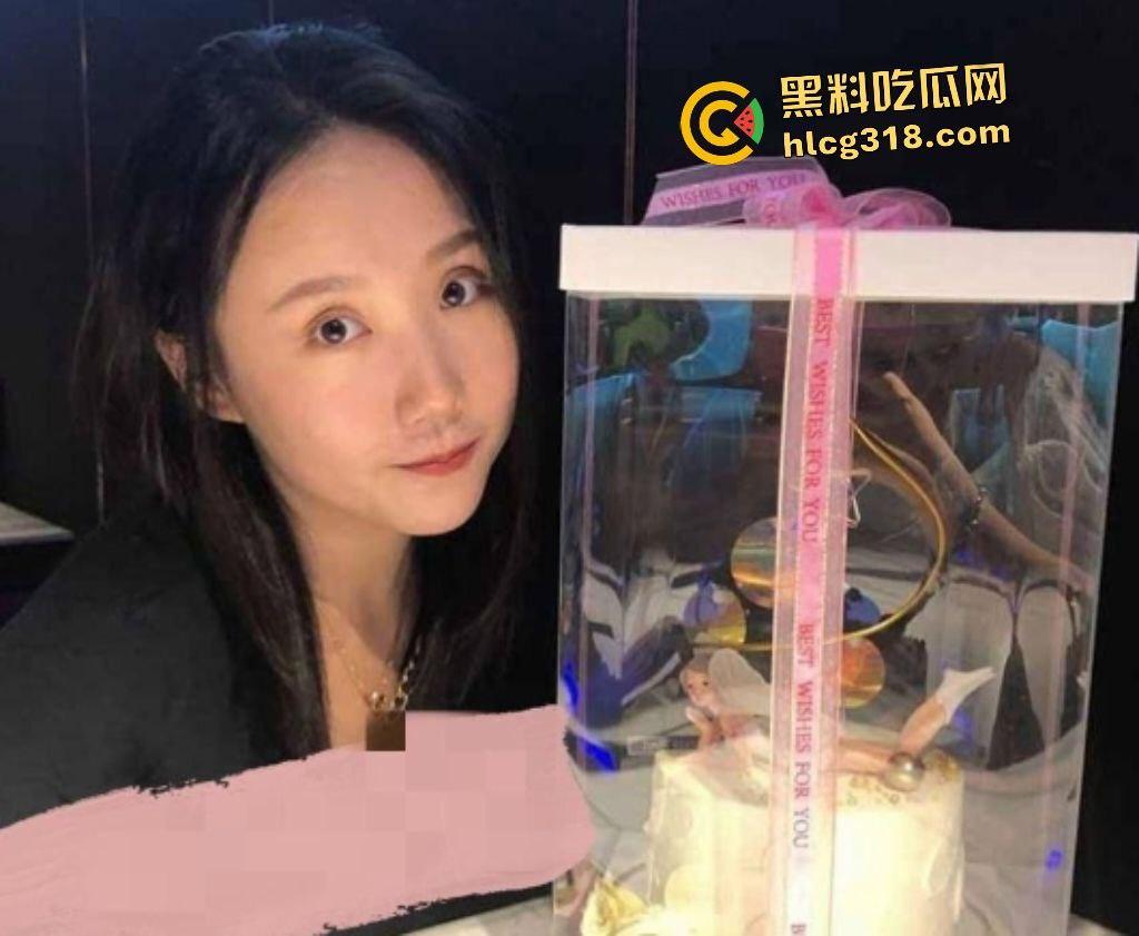 南华大学大三学姐【李蓉妹】开学前被准大一富二代约开房！大黑乳晕一直被扇，这奶子真硬！  第1张