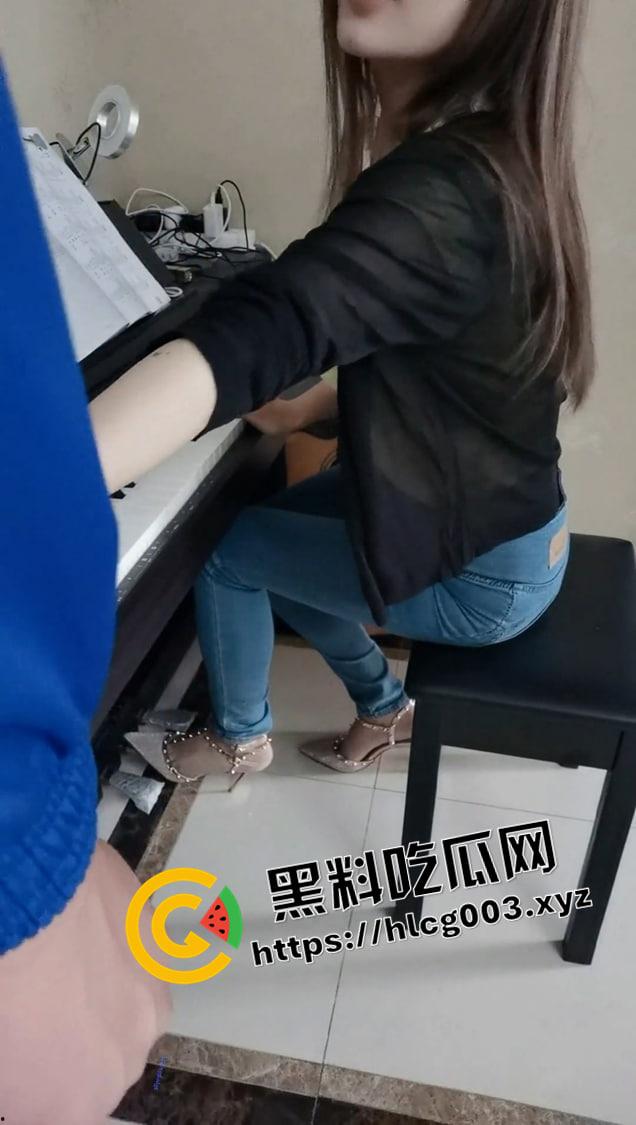 【艾妮哟】音乐老师 勾引学员 钢琴上爆操 开房被调教 雷斯情趣内衣极具反差 流出资源合集  第1张