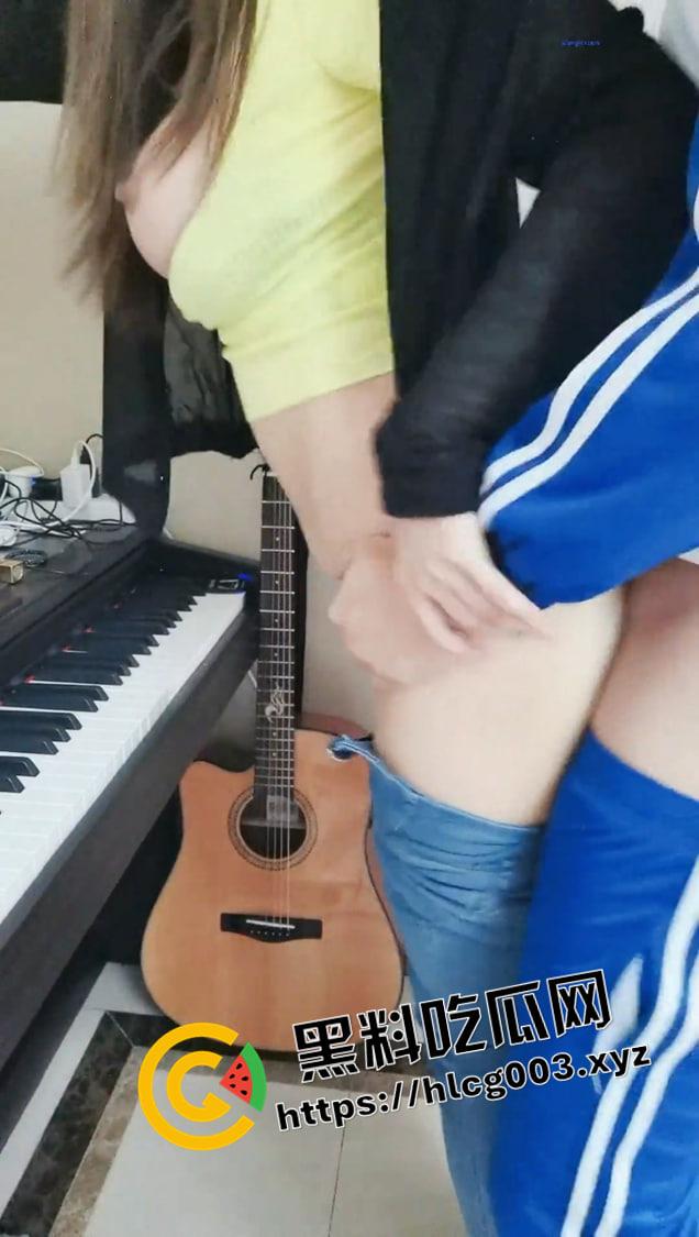 【艾妮哟】音乐老师 勾引学员 钢琴上爆操 开房被调教 雷斯情趣内衣极具反差 流出资源合集  第2张