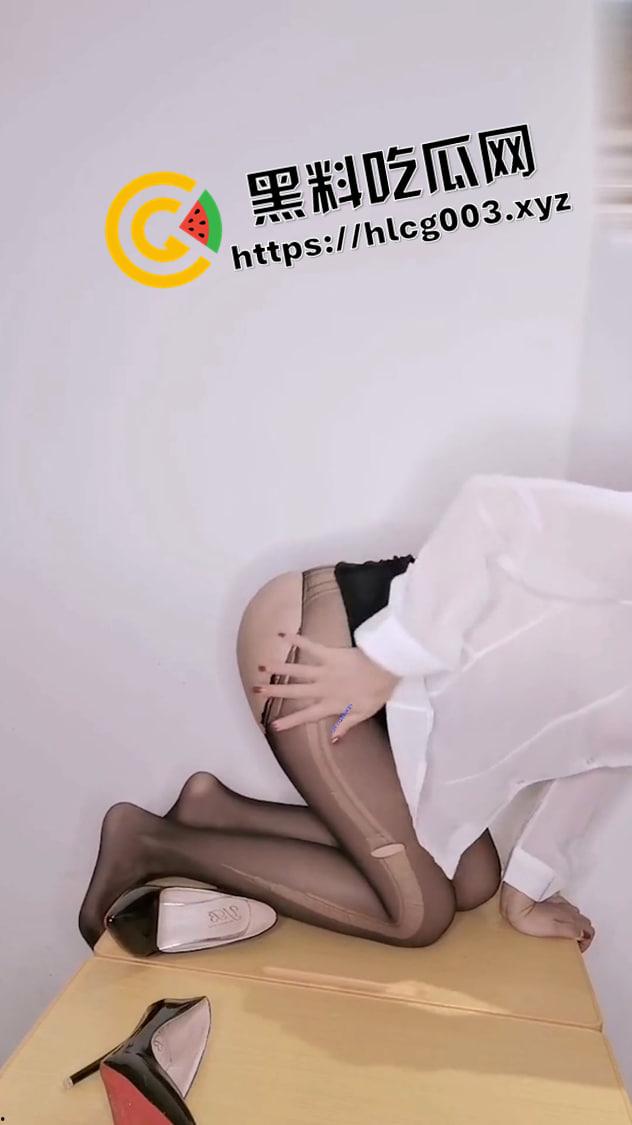 【艾妮哟】音乐老师 勾引学员 钢琴上爆操 开房被调教 雷斯情趣内衣极具反差 流出资源合集  第4张