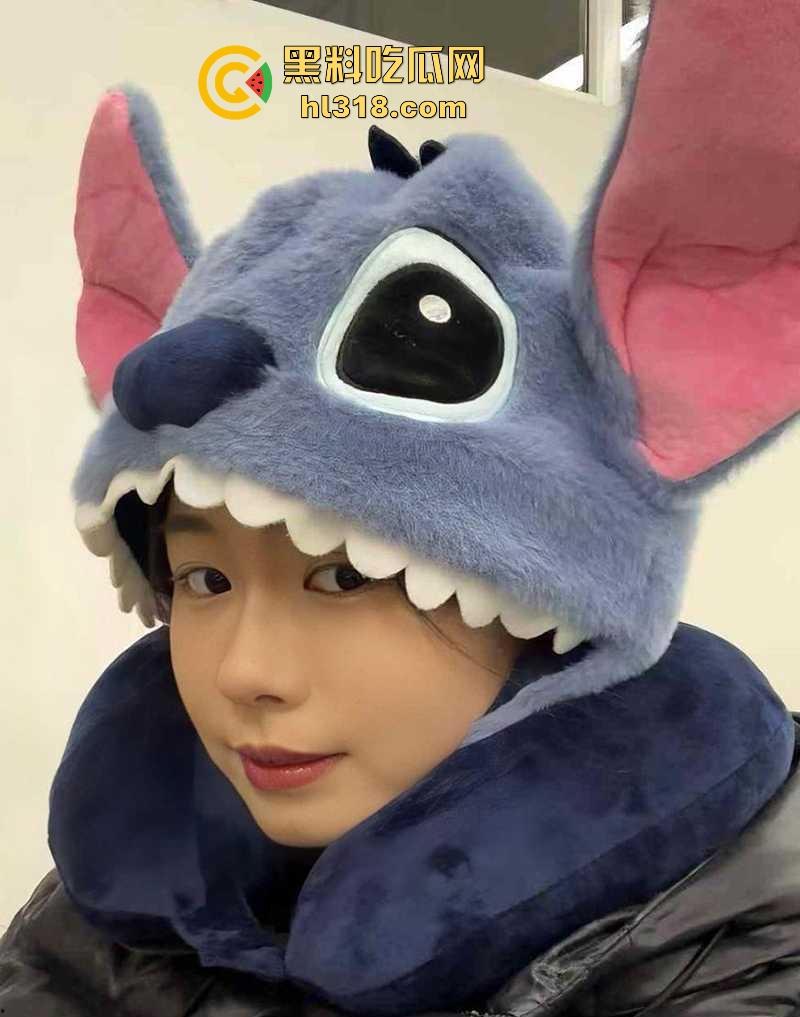 哈尔滨大学清纯女大【黄菲菲】调教视频流出，反差母狗趁室友熟睡拍露穴淫片，白色网袜为金主足交骚气满屏！  第7张