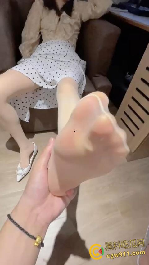 贵阳花溪保利溪湖【徐颖】,肉丝少妇足交勾引,白丝跪地口交吞精,蒙眼口塞内裤调教,高潮到呻吟连连! 第4张 贵阳花溪保利溪湖【徐颖】,肉丝少妇足交勾引,白丝跪地口交吞精,蒙眼口塞内裤调教,高潮到呻吟连连! 第4张