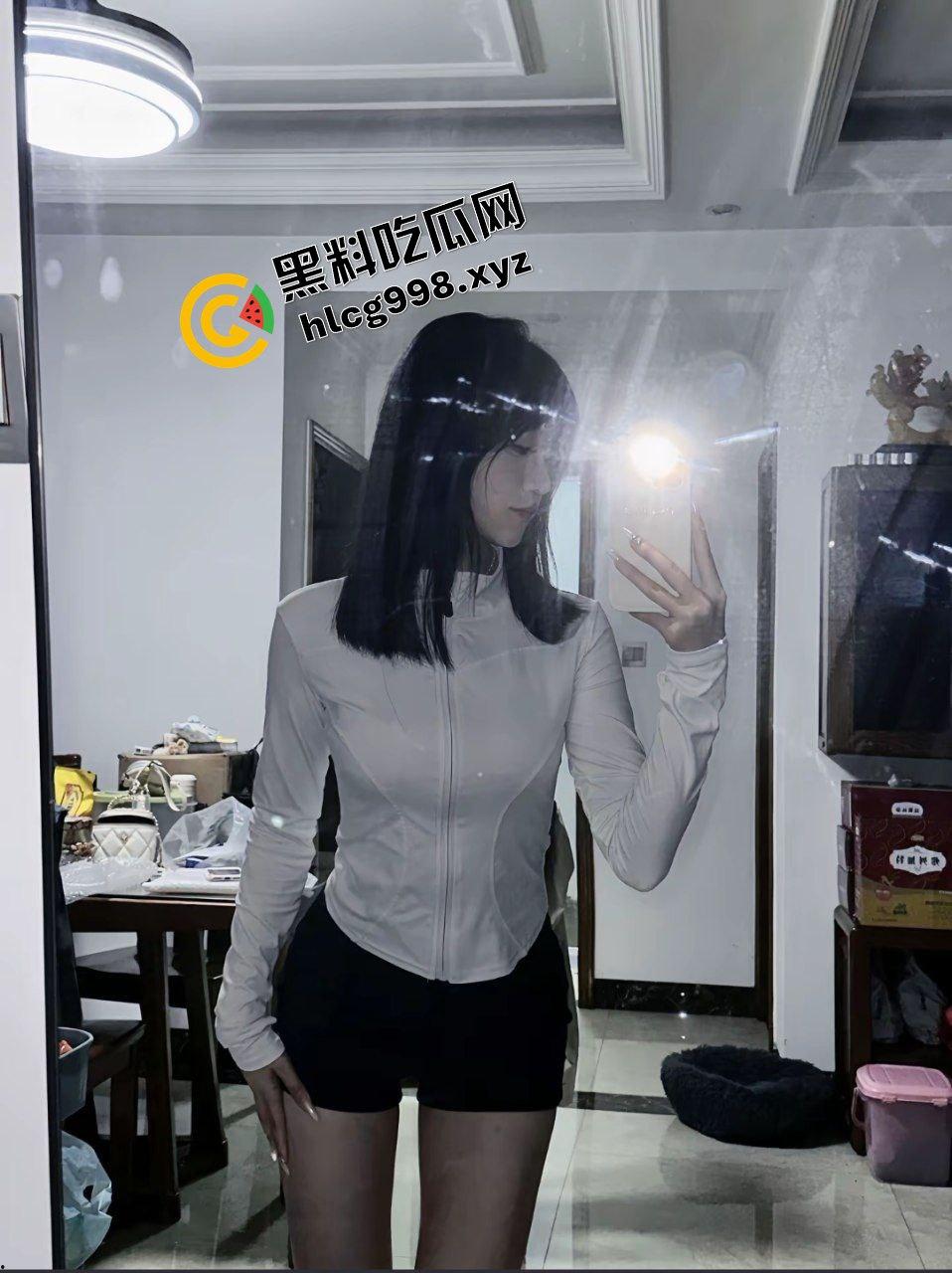 抖音可盐可甜模特骚鸡『吧唧璐璐er』大哥直播间跑车加V 直接约出来当炮友干 独家曝光！  第2张