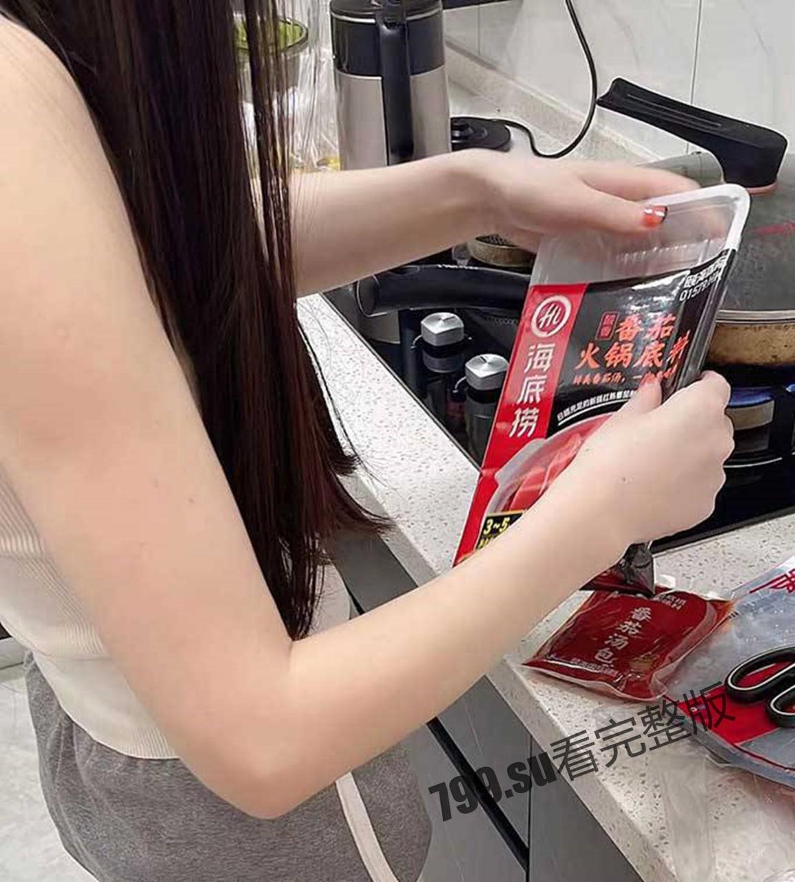 最爱极品瑜伽嫂子 嫂子不生气了 我吃火锅嫂子吃鸡吧 嫂子正在吃鸡巴 大哥突然来电话……  第3张