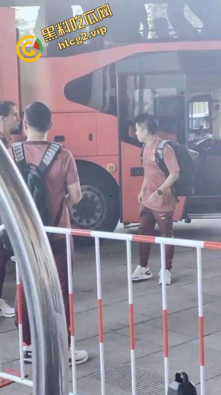 国足零蛋凯旋 “射门无力 购物给力” 惨输七球 仍能笑对人生 第8张 国足零蛋凯旋 “射门无力 购物给力” 惨输七球 仍能笑对人生 第8张