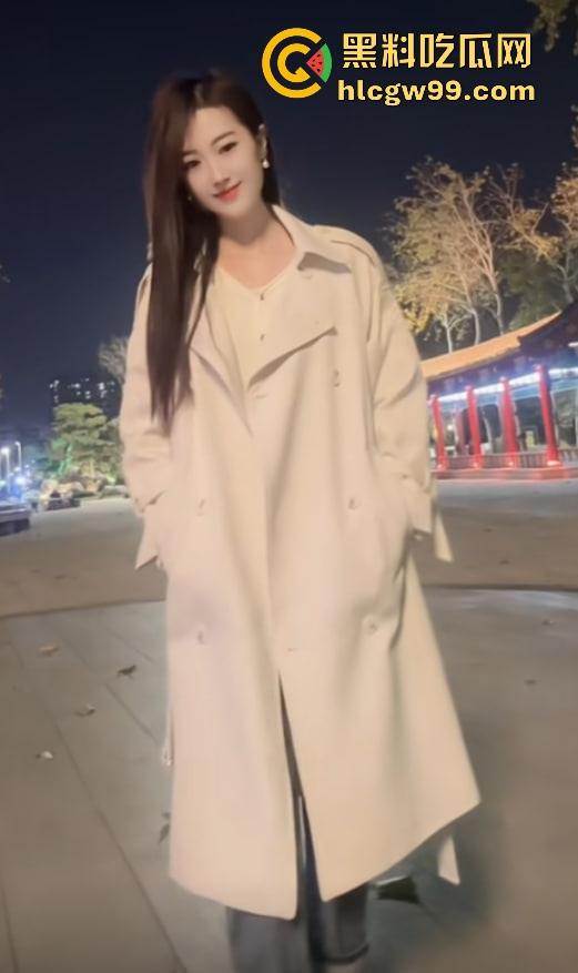 抖音主播『 小龙女』流量密码解锁，跳蛋一塞，骚逼水库瞬间泄洪，喷得满地湿哒哒，地表最强喷泉！  第7张