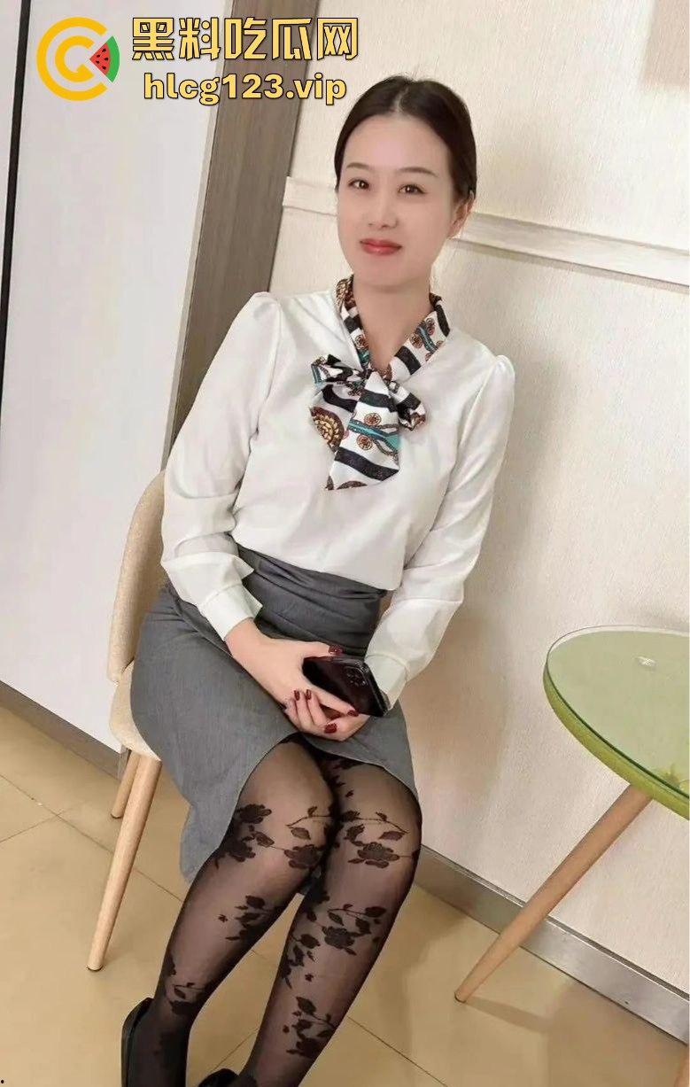 抖音爆料！江苏31岁人妻【你的晴姨】丝袜诱惑不穿内裤，妩媚撩人引发热议！  第6张