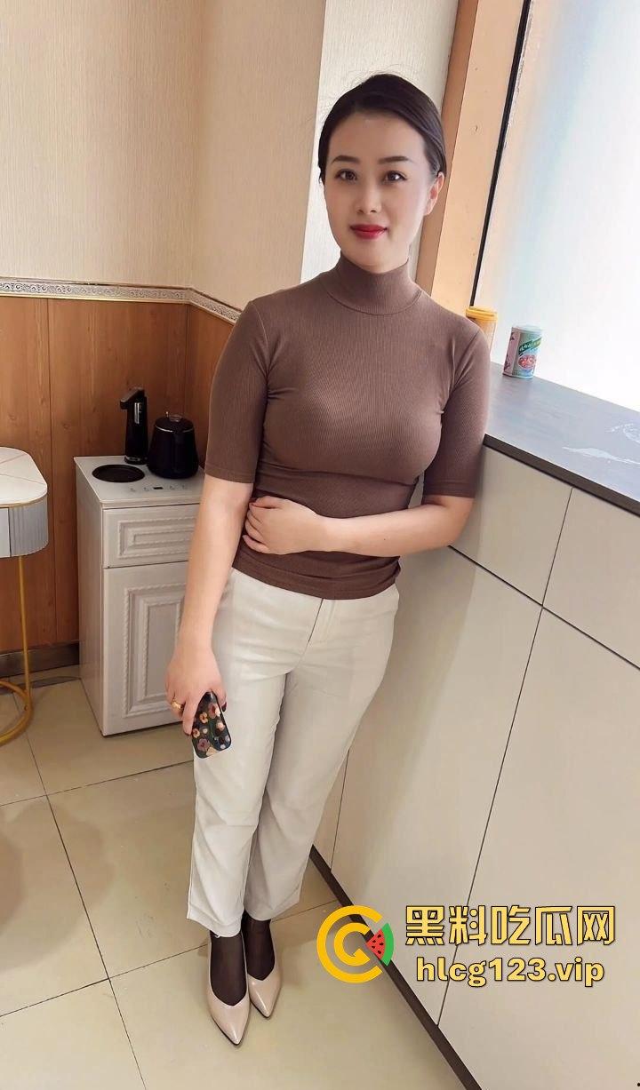 抖音爆料！江苏31岁人妻【你的晴姨】丝袜诱惑不穿内裤，妩媚撩人引发热议！  第8张