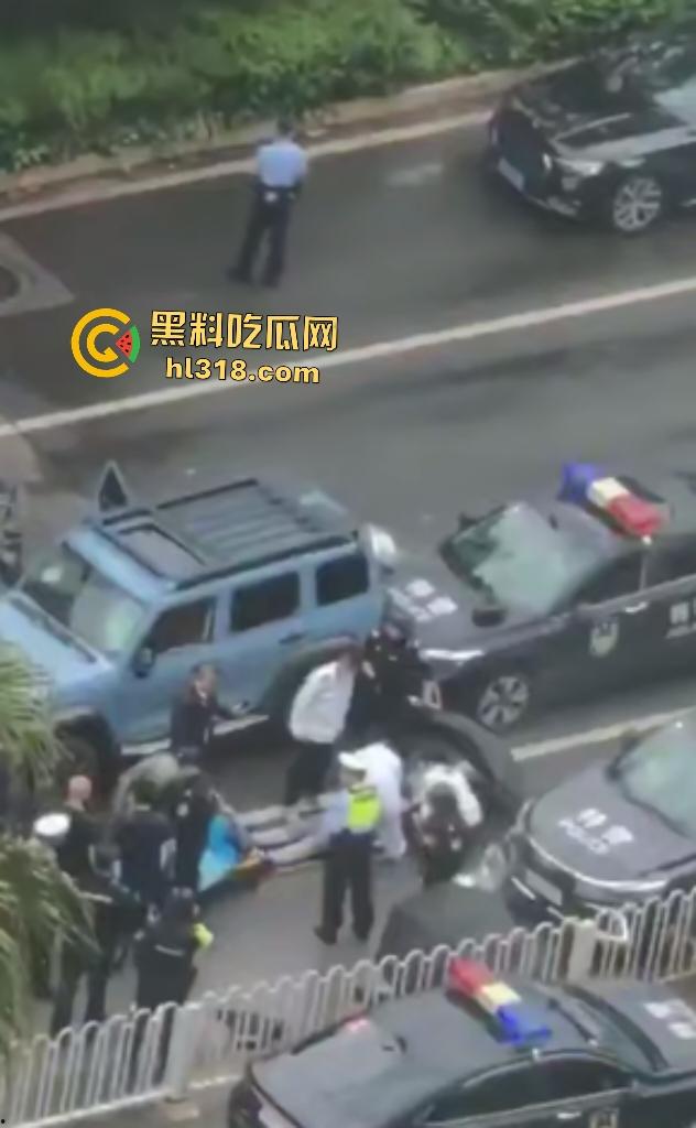 7月20日下午昆明金马坊坦克300狂飙撞人屠杀，司机被特警乱枪击毙，路人看到汽车都怕！  第5张