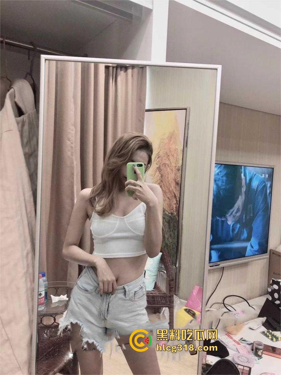 约炮高颜值女大，喜欢被舔容易高潮喷水，淫荡反差小骚货，满口淫话花式猛操，全程高能！  第5张