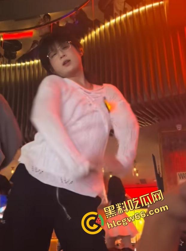 长沙春天夜店姐姐们爆玩男模，腹肌热舞搔到湿，小仙女们轮流上手，今晚不射都难！  第2张