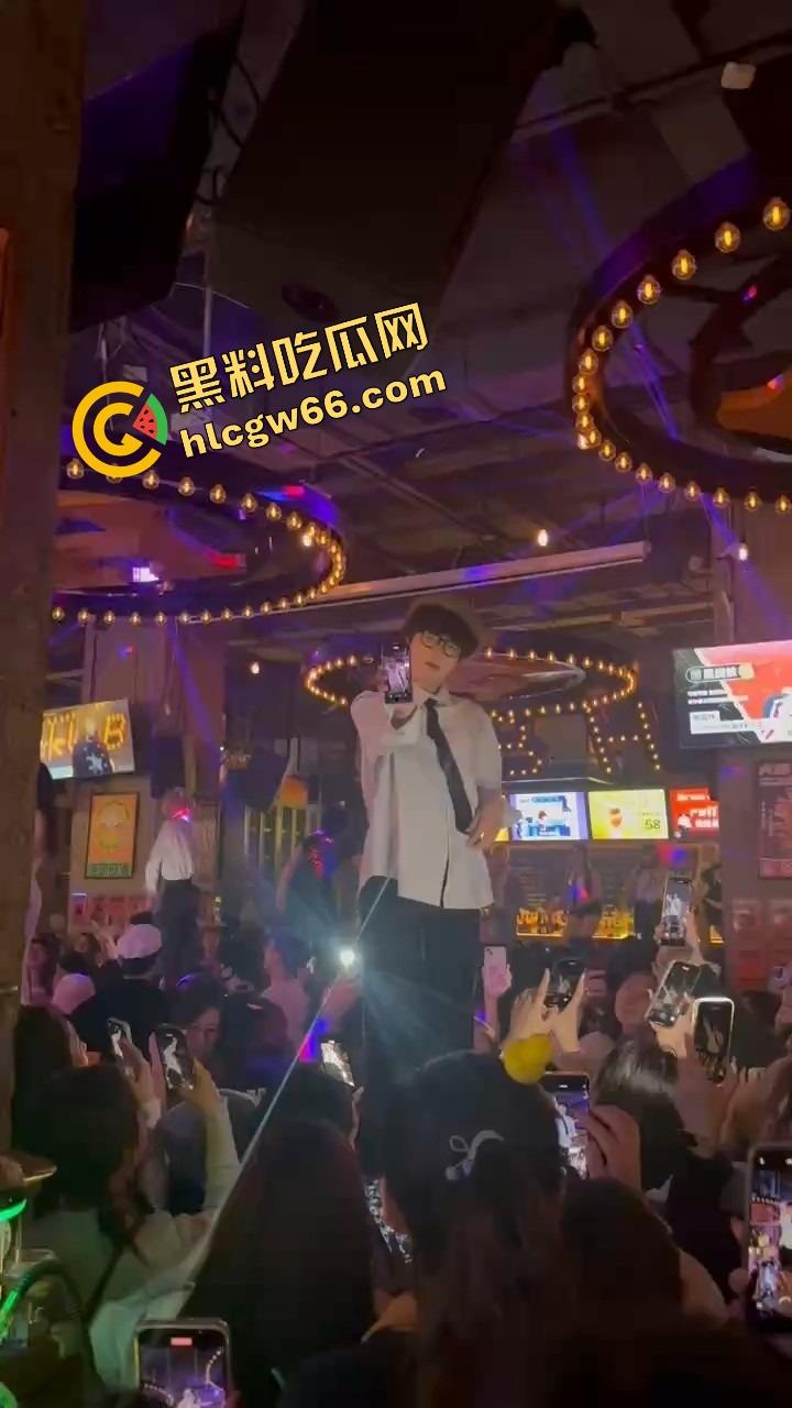 长沙春天夜店姐姐们爆玩男模，腹肌热舞搔到湿，小仙女们轮流上手，今晚不射都难！  第6张