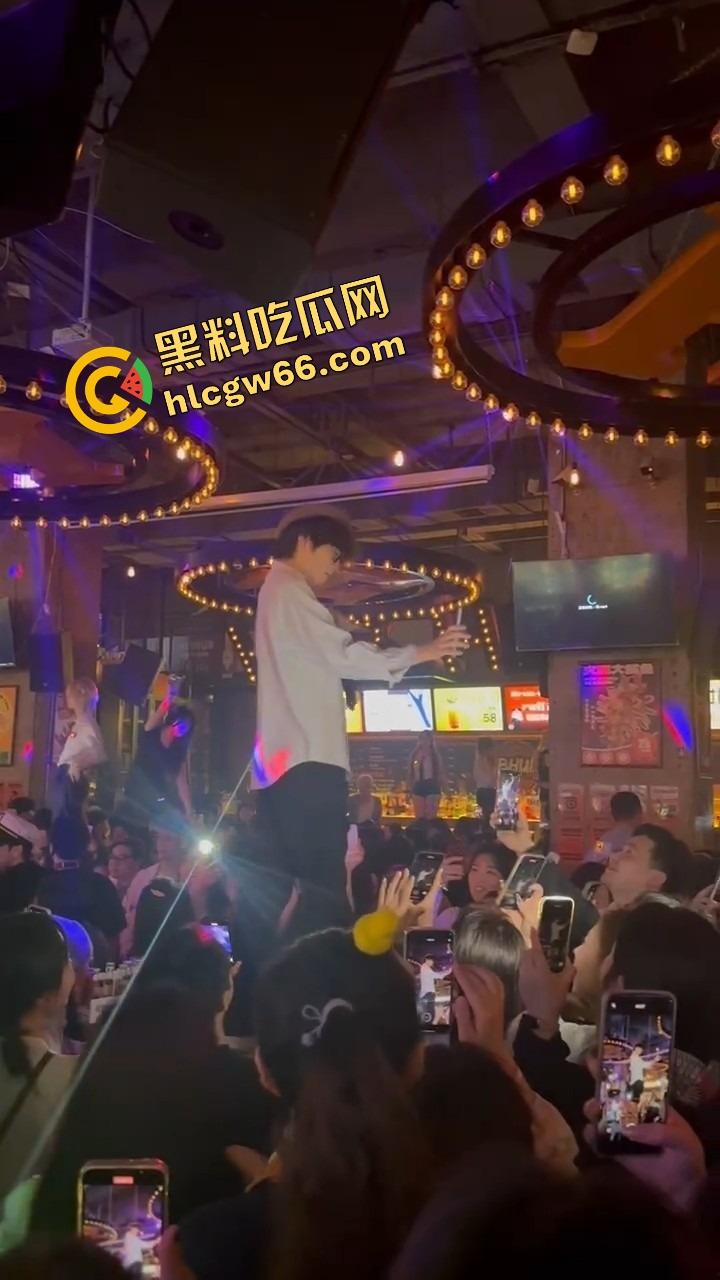 长沙春天夜店姐姐们爆玩男模，腹肌热舞搔到湿，小仙女们轮流上手，今晚不射都难！  第8张