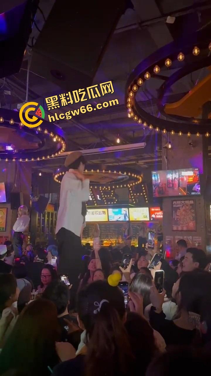 长沙春天夜店姐姐们爆玩男模，腹肌热舞搔到湿，小仙女们轮流上手，今晚不射都难！  第9张