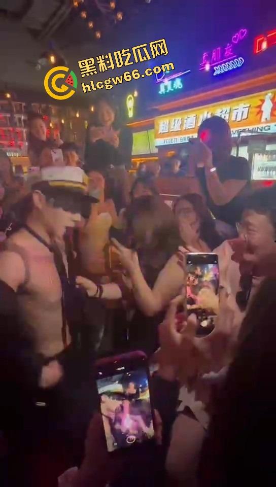 长沙春天夜店姐姐们爆玩男模，腹肌热舞搔到湿，小仙女们轮流上手，今晚不射都难！  第12张
