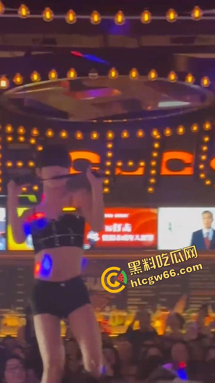 长沙春天夜店姐姐们爆玩男模，腹肌热舞搔到湿，小仙女们轮流上手，今晚不射都难！  第14张