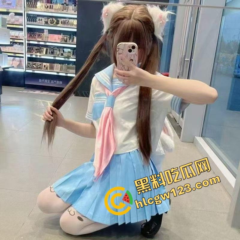 推特骚鸡YH商场试衣间啪啪全程露脸，头摁墙上强行内射，呻吟声大得像在打擂台，屁股拍成红斑图！  第1张