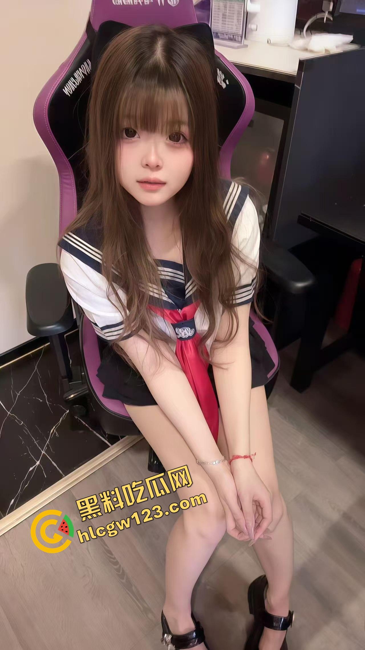 推特骚鸡YH商场试衣间啪啪全程露脸，头摁墙上强行内射，呻吟声大得像在打擂台，屁股拍成红斑图！  第2张