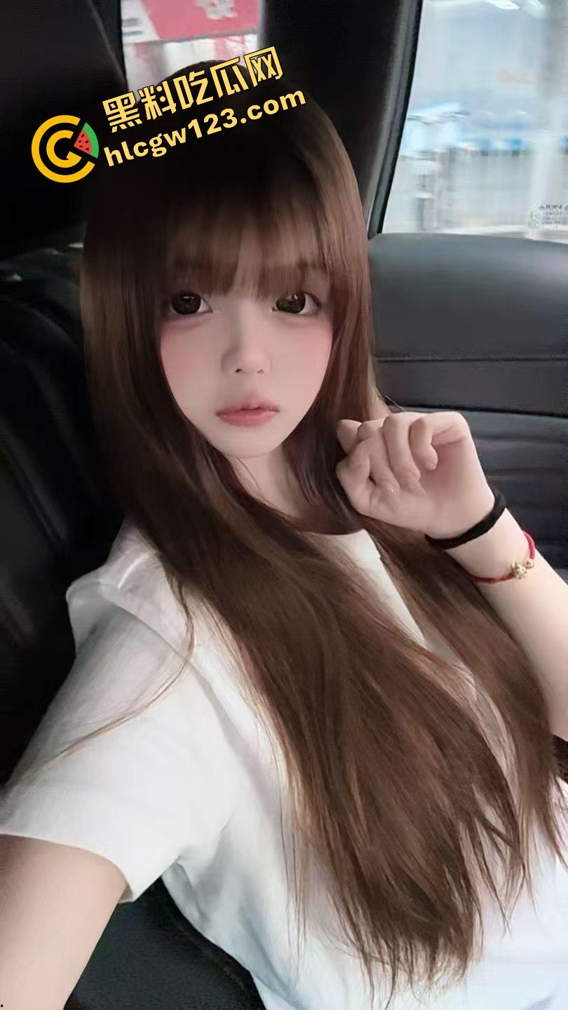 推特骚鸡YH商场试衣间啪啪全程露脸，头摁墙上强行内射，呻吟声大得像在打擂台，屁股拍成红斑图！  第5张