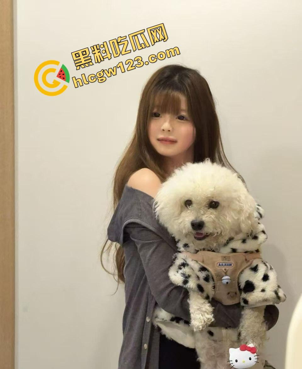 推特骚鸡YH商场试衣间啪啪全程露脸，头摁墙上强行内射，呻吟声大得像在打擂台，屁股拍成红斑图！  第6张