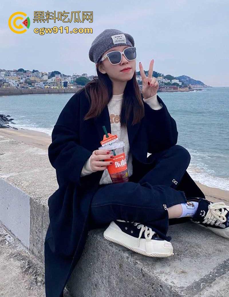 山东清纯萝莉【陆颖】情趣装做爱流出，被包养成淫荡性宠，可爱萝莉戴狗链穿情趣皮裙，花式爆操太尼玛得劲了！  第2张