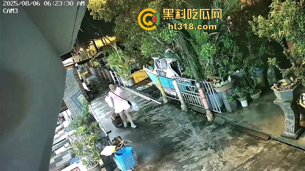 马来西亚母携女跳海轻生,疑似家庭纠纷和争夺抚养权问题，这女真狠啊，自己想不开还带上自己女儿！  第1张