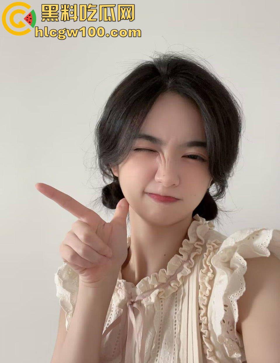 青岛科技大学顶级校花【张星研】被金主抱起来玩弄，骚穴湿的都拉丝了，高潮脸太上头  第5张