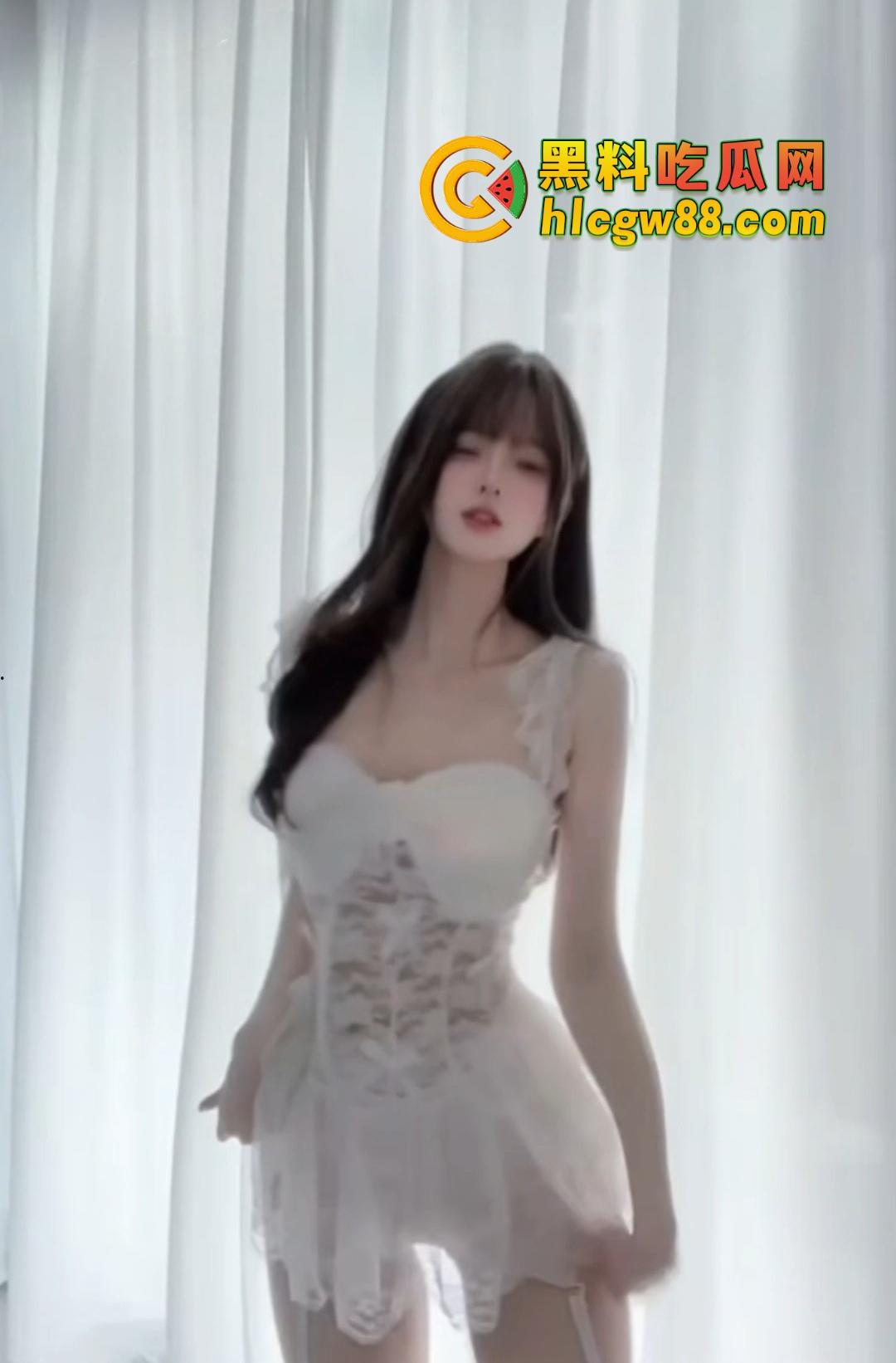 舔狗充钱才看的骚逼裸舞，这里全网白嫖，抖音封杀的性感热舞大秀，这里限时免费撸到爽，错过就亏大了！  第11张