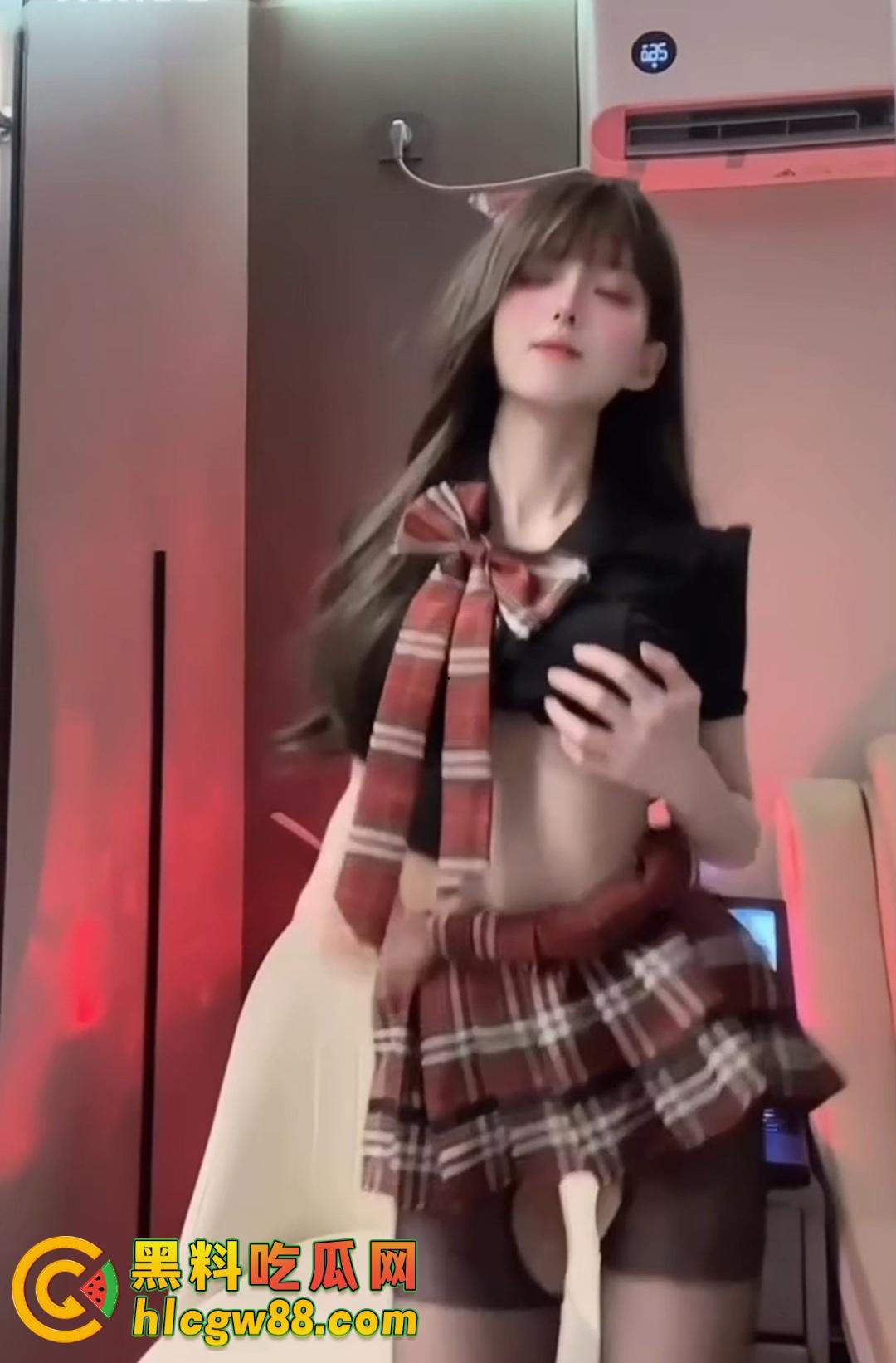 舔狗充钱才看的骚逼裸舞，这里全网白嫖，抖音封杀的性感热舞大秀，这里限时免费撸到爽，错过就亏大了！  第13张