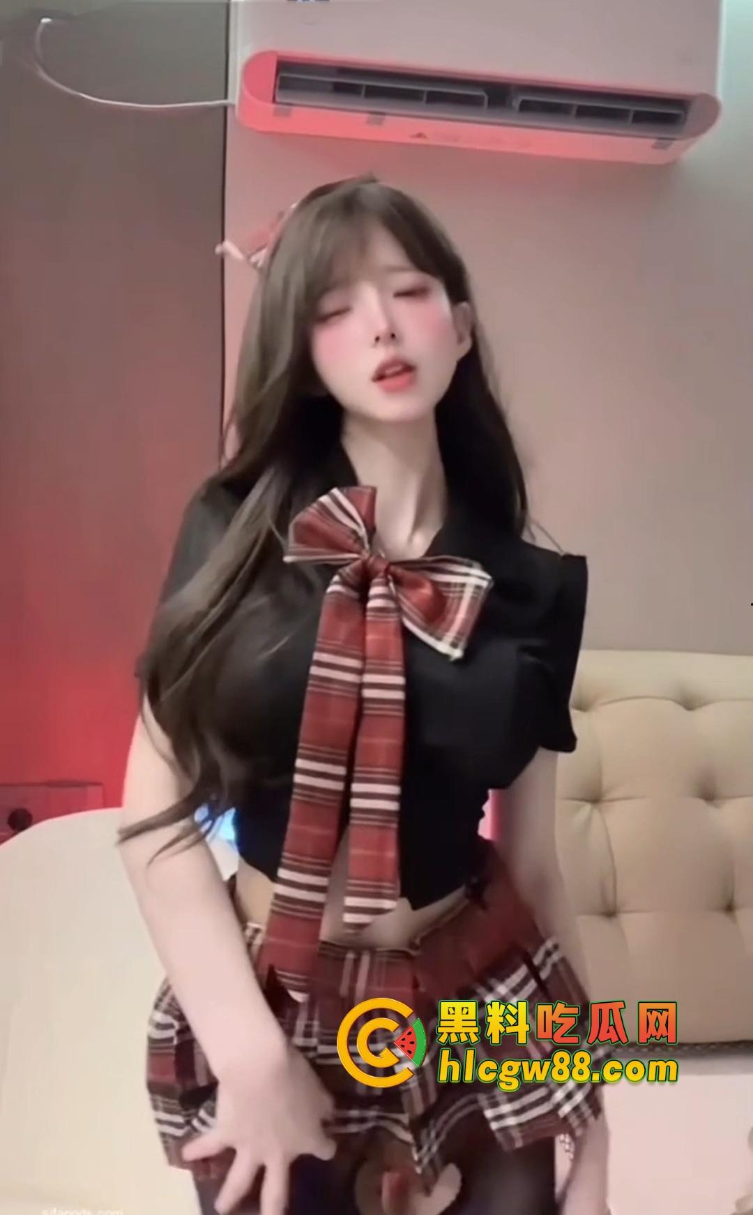 舔狗充钱才看的骚逼裸舞，这里全网白嫖，抖音封杀的性感热舞大秀，这里限时免费撸到爽，错过就亏大了！  第21张