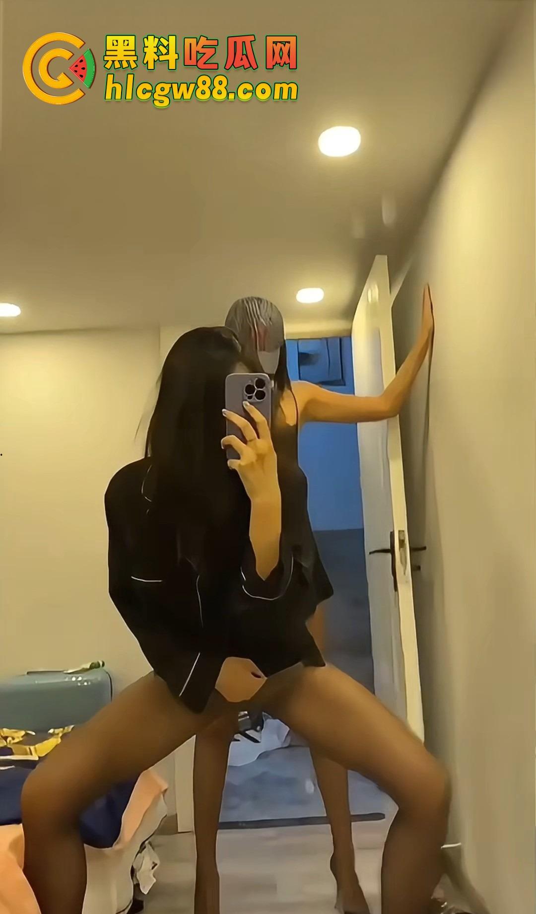 舔狗充钱才看的骚逼裸舞，这里全网白嫖，抖音封杀的性感热舞大秀，这里限时免费撸到爽，错过就亏大了！  第25张