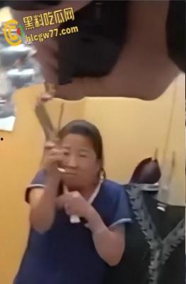 洛杉矶华裔女子纵火袭邻居 持刀拒捕被警方当场击毙 现场视频曝光  第3张