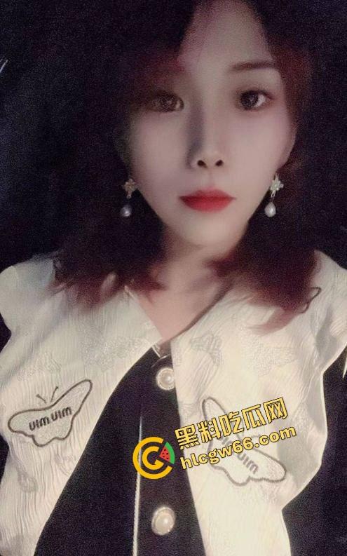 佛山小区人妻骚妇『邵萍丽』偷情嫌老公三下完事,转头让我操得腿软叫不停,高潮后主动舔鸡巴喊香! 第2张 佛山小区人妻骚妇『邵萍丽』偷情嫌老公三下完事,转头让我操得腿软叫不停,高潮后主动舔鸡巴喊香! 第2张