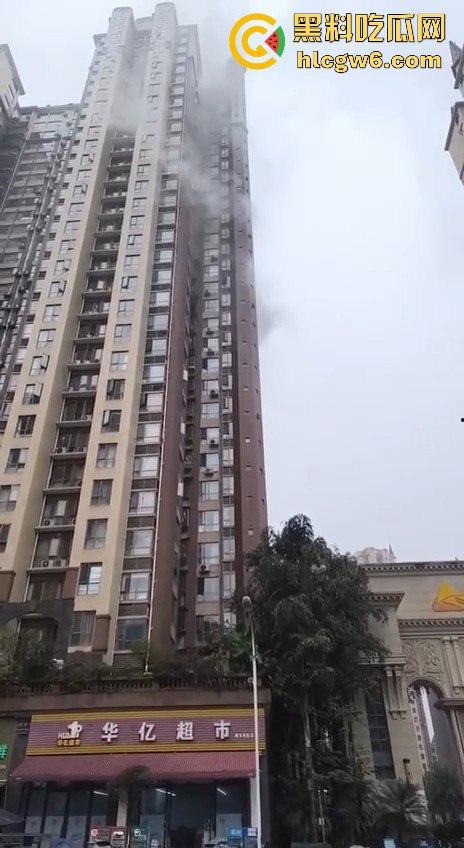 四川乐山峨眉维多利亚小区突发火灾,火灾具体什么原因引起的待确定中，出门在外一定要做好防火。  第11张