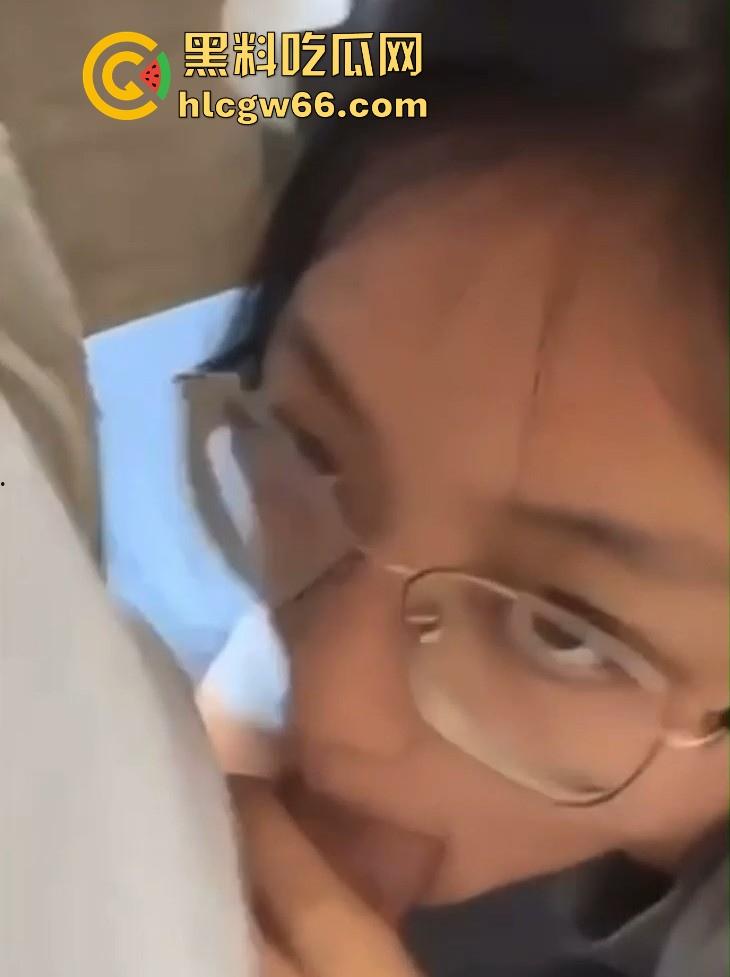 成都小学语文老师【苏靖雯】酒店约炮学生家长视频流出 主动口交上位榨精 无比风骚！  第6张