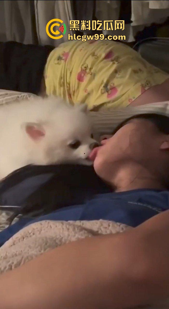 逆天炸裂反差母狗人兽交配！御姐骚鸡与自己宠物狗舌吻互舔亲嘴接吻，这是哪位兄弟转世成功了？  第7张