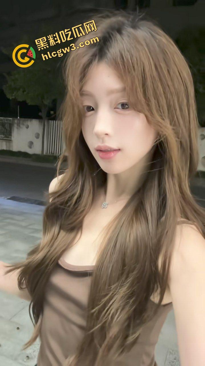 广州南站小巷子母狗骚鸡妹『唐妙怡』做鸡被大哥看上包养 情趣黑丝站起来蹬！独家流出！  第2张