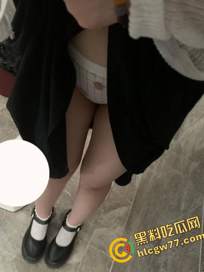 二次元【小鱼呆呆】脑户外露出,Lo装萝莉嘴甜骚货,穿JK被金主野战爆操,小白虎嫩得发光! 第14张 二次元【小鱼呆呆】脑户外露出,Lo装萝莉嘴甜骚货,穿JK被金主野战爆操,小白虎嫩得发光! 第14张