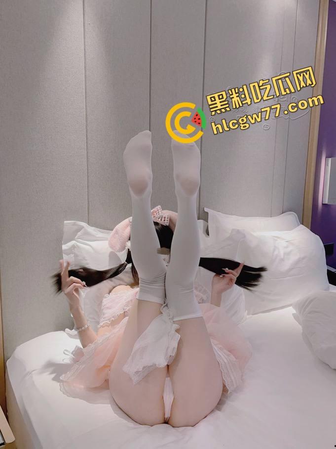 二次元【小鱼呆呆】脑户外露出,Lo装萝莉嘴甜骚货,穿JK被金主野战爆操,小白虎嫩得发光! 第19张 二次元【小鱼呆呆】脑户外露出,Lo装萝莉嘴甜骚货,穿JK被金主野战爆操,小白虎嫩得发光! 第19张