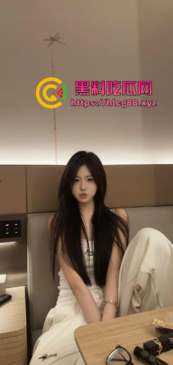 深圳罗湖三中『孙友鑫』动感炮机车练骚穴，家中炮机操穴喷淫瀑，飞流三千尺全是淫水透心凉！  第1张